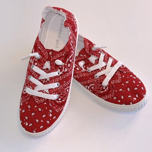 Madden Girl Marisa Red Bandana Print Canvas Scrunch-back Sneakers Sz 7.5 NEW - Picture 5 of 12